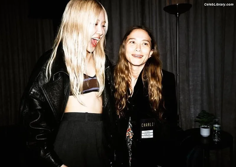 Rosé (BLACKPINK) photo 21 of 4338