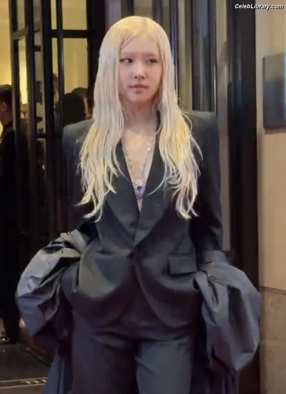 Rosé (BLACKPINK) photo 24 of 4338