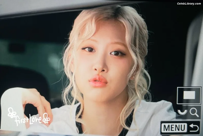 Rosé (BLACKPINK) photo 18 of 4338