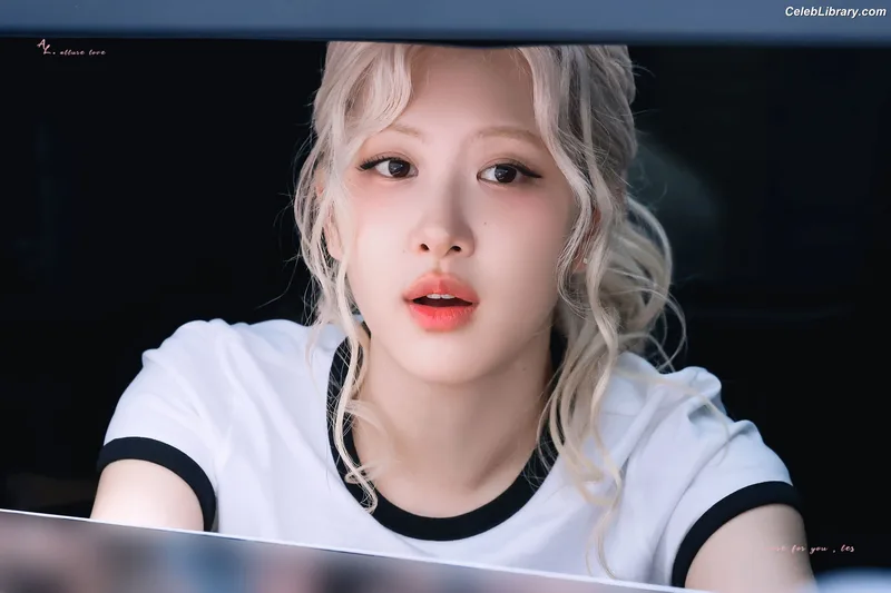 Rosé (BLACKPINK) photo 24 of 4338