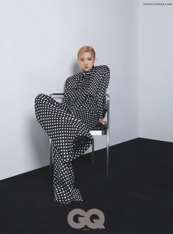 Rosé (BLACKPINK) photo 3 of 4338