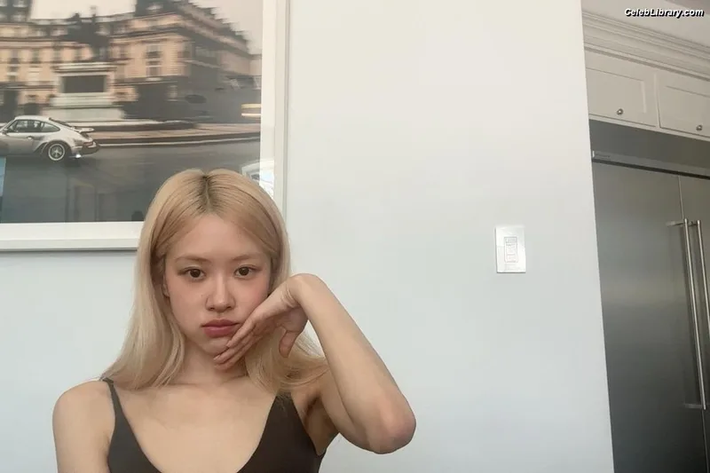 Rosé (BLACKPINK) photo 19 of 4338