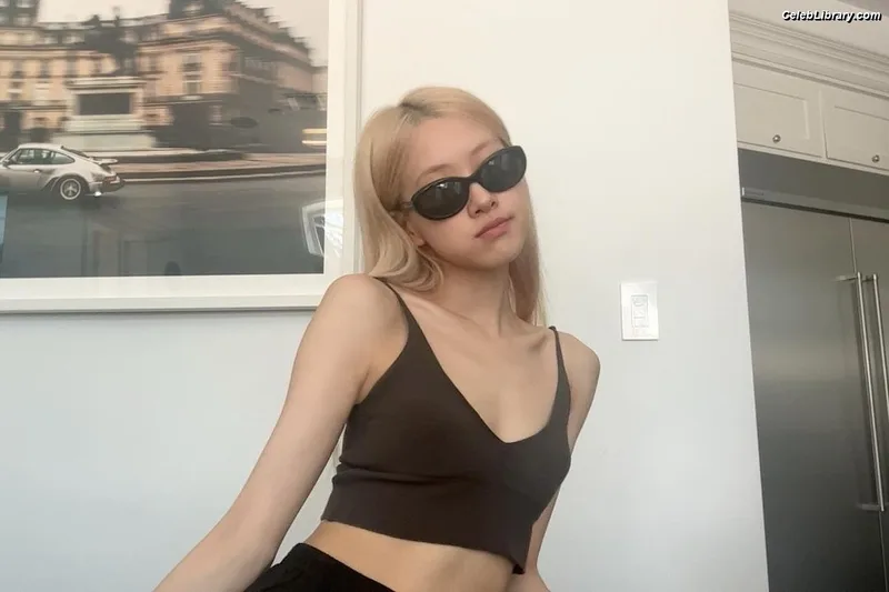 Rosé (BLACKPINK) photo 20 of 4338