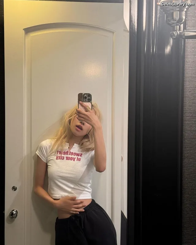 Rosé (BLACKPINK) photo 23 of 4338