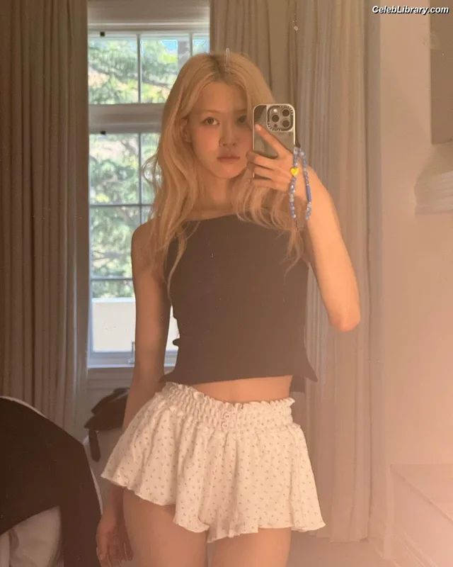 Rosé (BLACKPINK) photo 24 of 4338