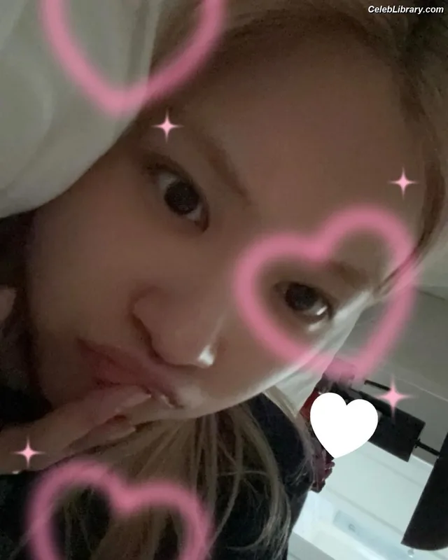 Rosé (BLACKPINK) photo 5 of 4338
