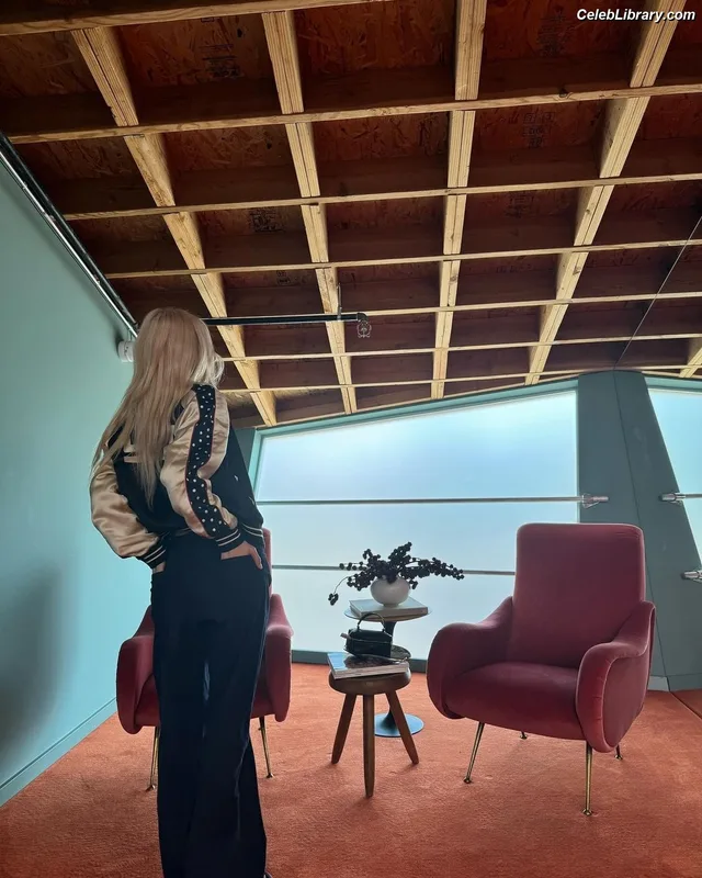 Rosé (BLACKPINK) photo 6 of 4338