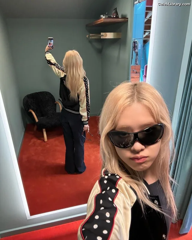 Rosé (BLACKPINK) photo 22 of 4338