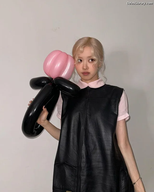 Rosé (BLACKPINK) photo 13 of 4338