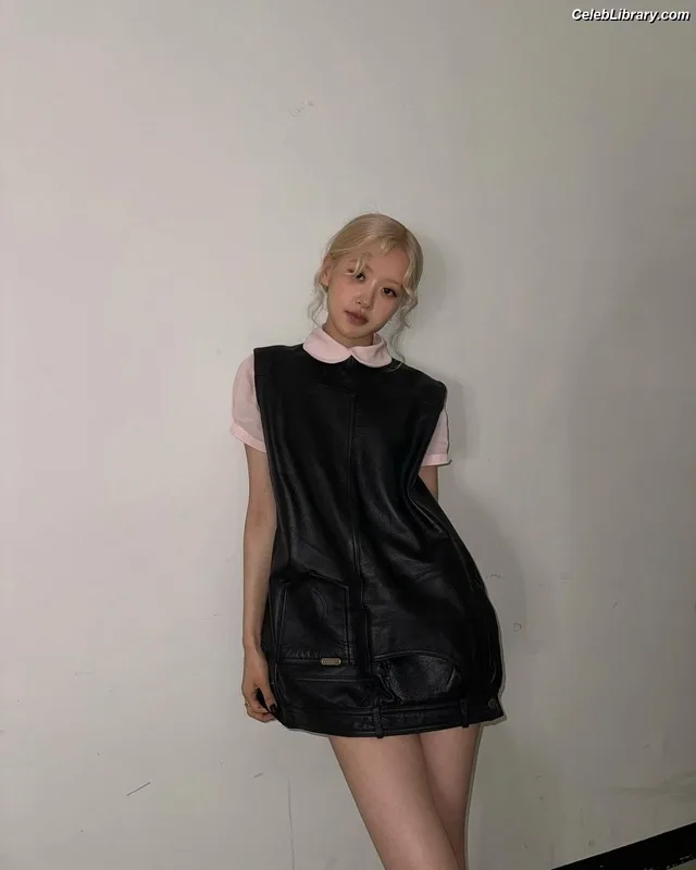 Rosé (BLACKPINK) photo 10 of 4338