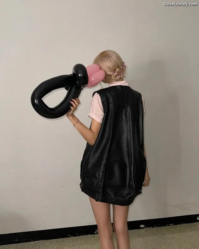 Rosé (BLACKPINK) photo 11 of 4338