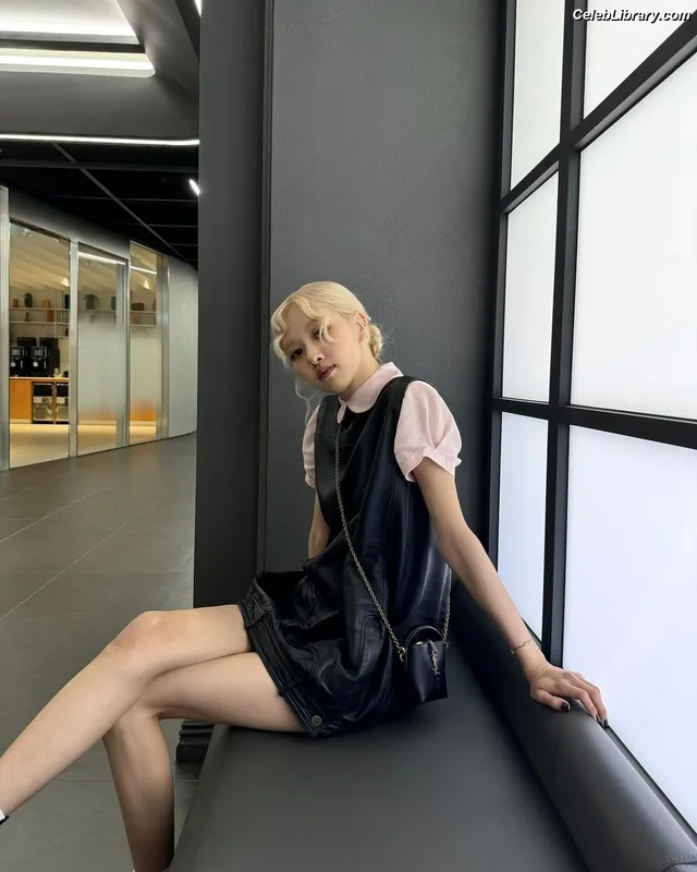 Rosé (BLACKPINK) photo 8 of 4338