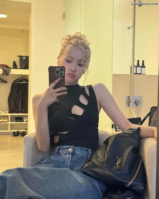 Rosé (BLACKPINK) photo 16 of 4338