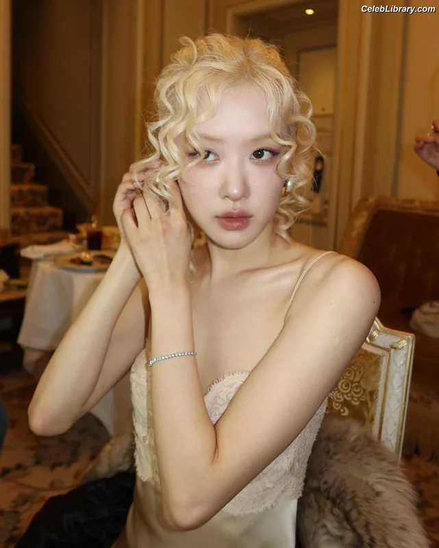 Rosé (BLACKPINK) photo 4 of 4338