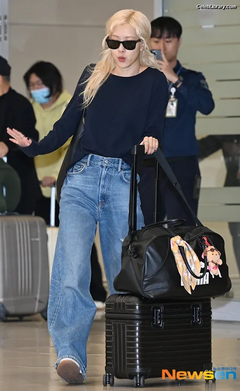 Rosé (BLACKPINK) photo 3 of 4338