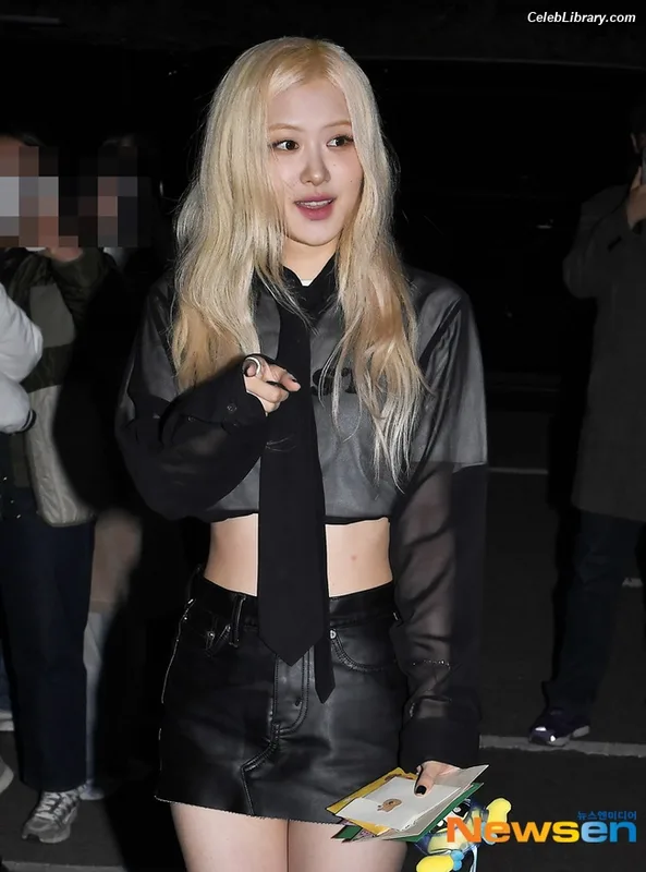 Rosé (BLACKPINK) photo 16 of 4338
