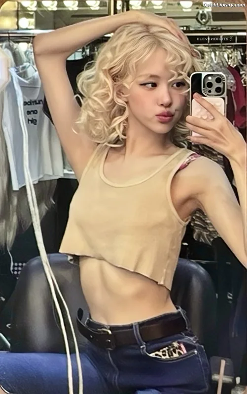 Rosé (BLACKPINK) photo 15 of 4338