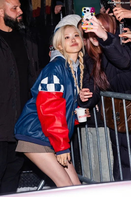 Rosé (BLACKPINK) photo 20 of 4338