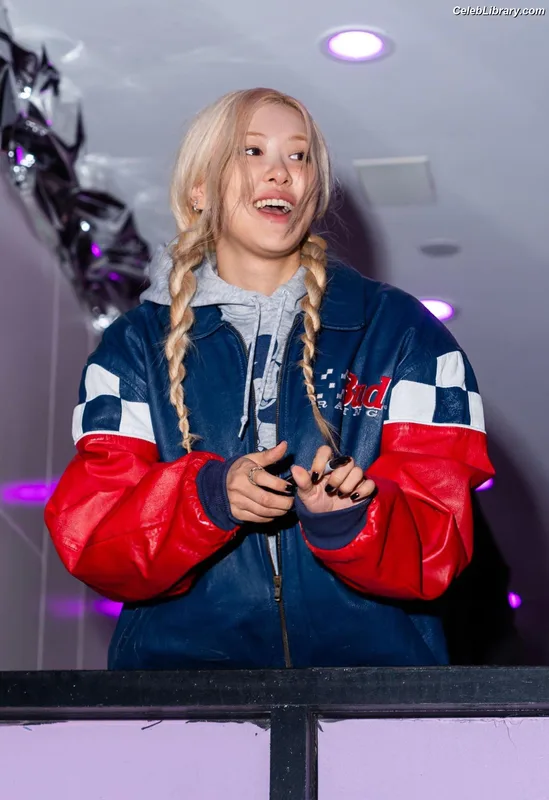 Rosé (BLACKPINK) photo 24 of 4338