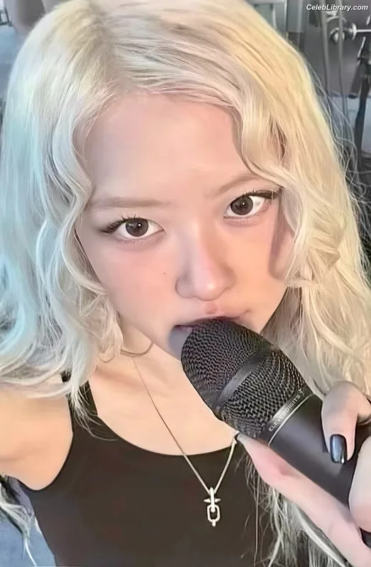 Rosé (BLACKPINK) photo 4 of 4338