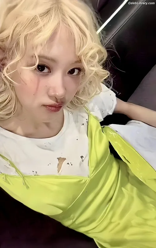 Rosé (BLACKPINK) photo 7 of 4338