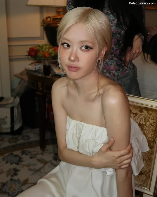 Rosé (BLACKPINK) photo 10 of 4338