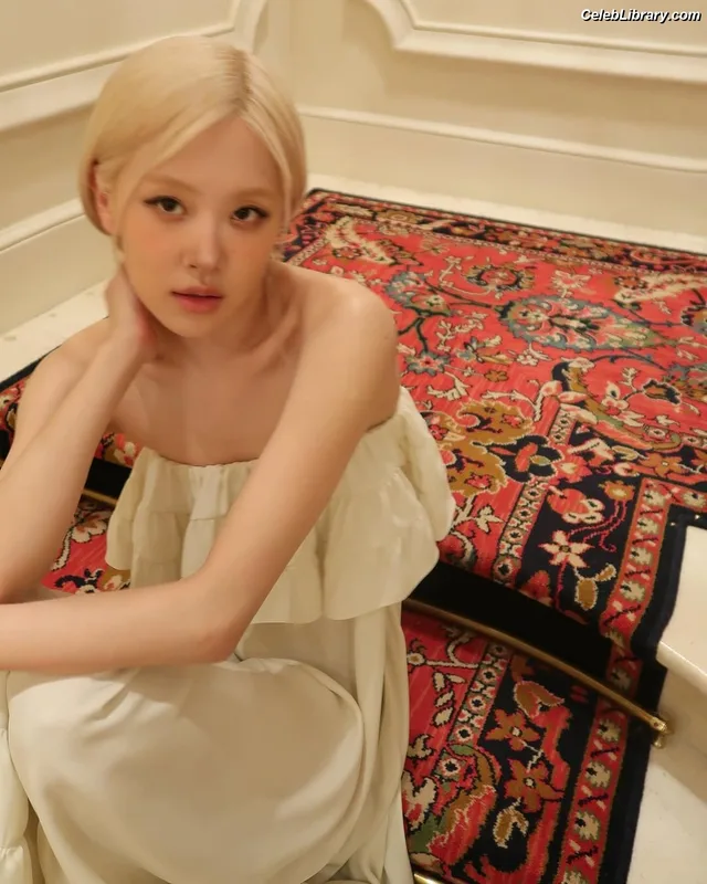 Rosé (BLACKPINK) photo 7 of 4338