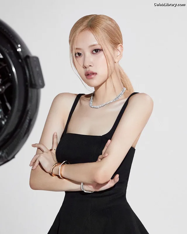 Rosé (BLACKPINK) photo 16 of 4338