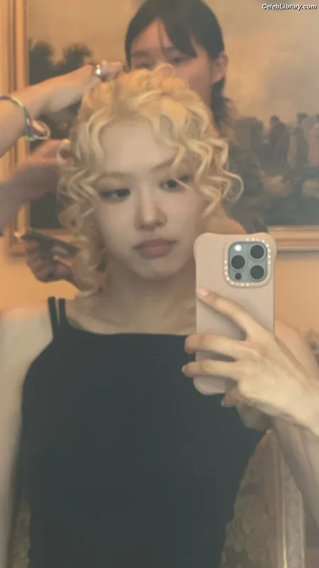 Rosé (BLACKPINK) photo 5 of 4338