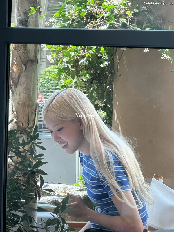 Rosé (BLACKPINK) photo 13 of 4338