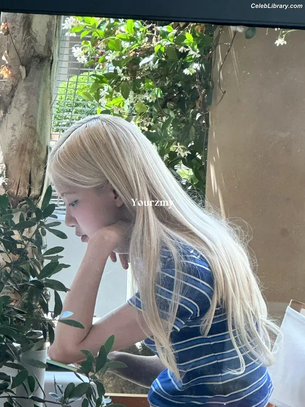 Rosé (BLACKPINK) photo 9 of 4338