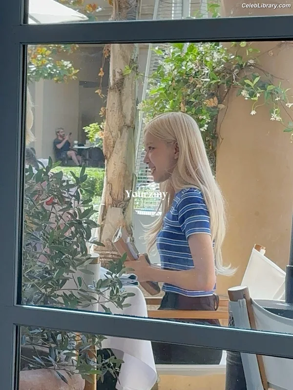 Rosé (BLACKPINK) photo 11 of 4338