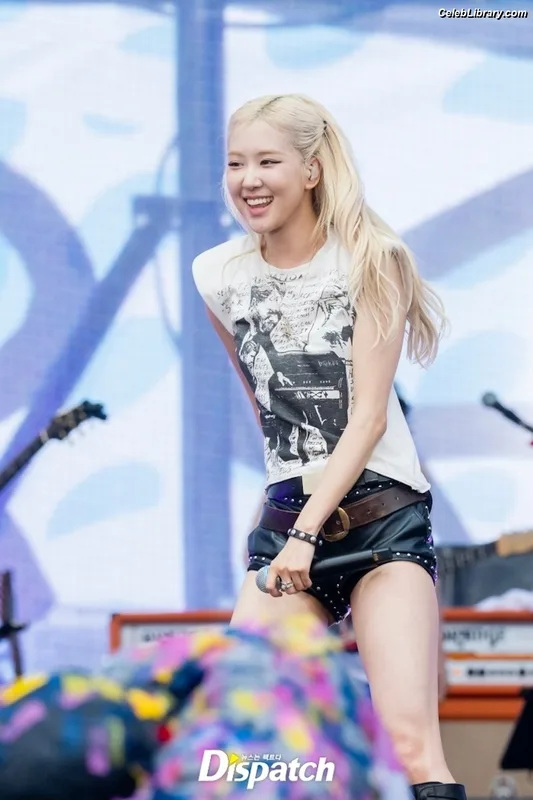 Rosé (BLACKPINK) photo 7 of 4338