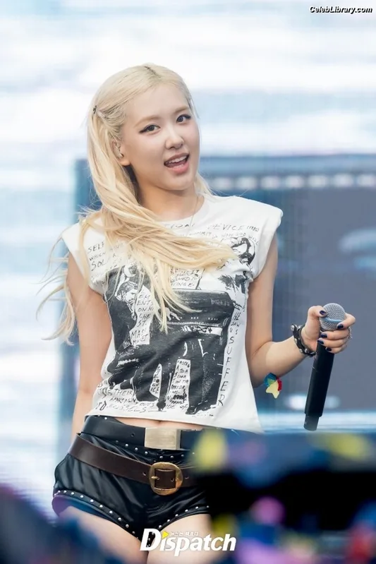 Rosé (BLACKPINK) photo 8 of 4338