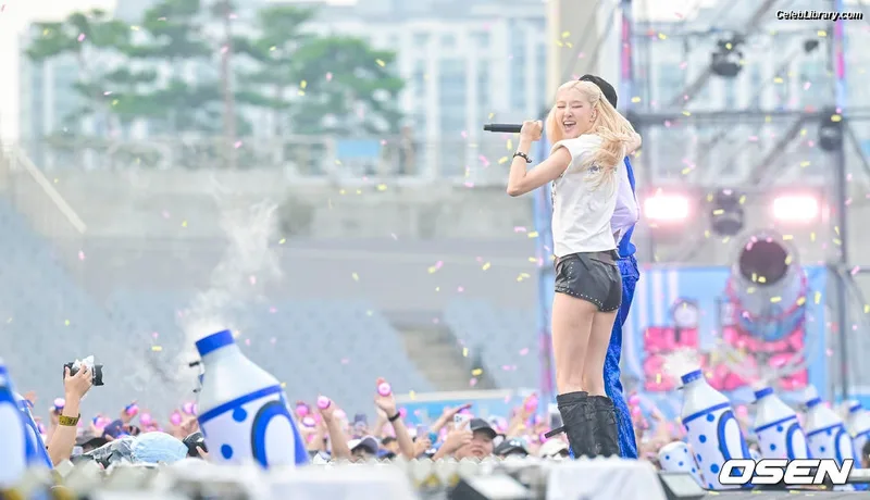 Rosé (BLACKPINK) photo 21 of 4338