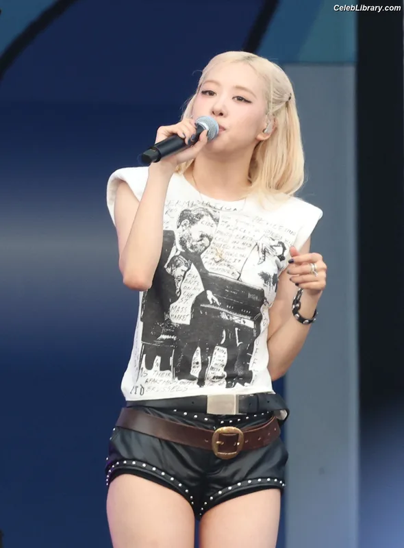 Rosé (BLACKPINK) photo 21 of 4338