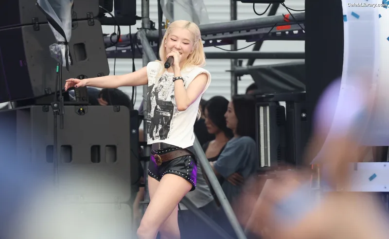 Rosé (BLACKPINK) photo 4 of 4338