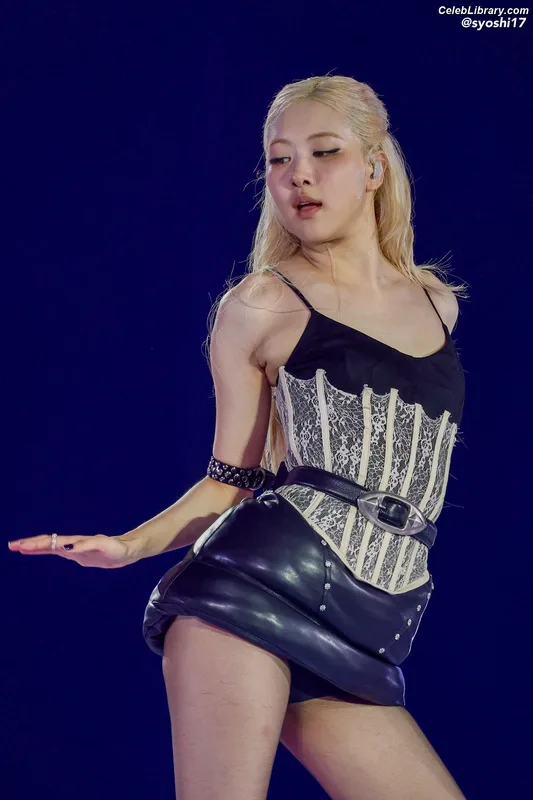 Rosé (BLACKPINK) photo 18 of 4338