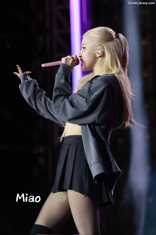 Rosé (BLACKPINK) photo 19 of 4338
