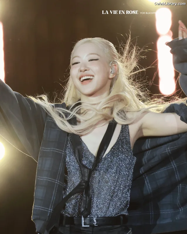 Rosé (BLACKPINK) photo 16 of 4338