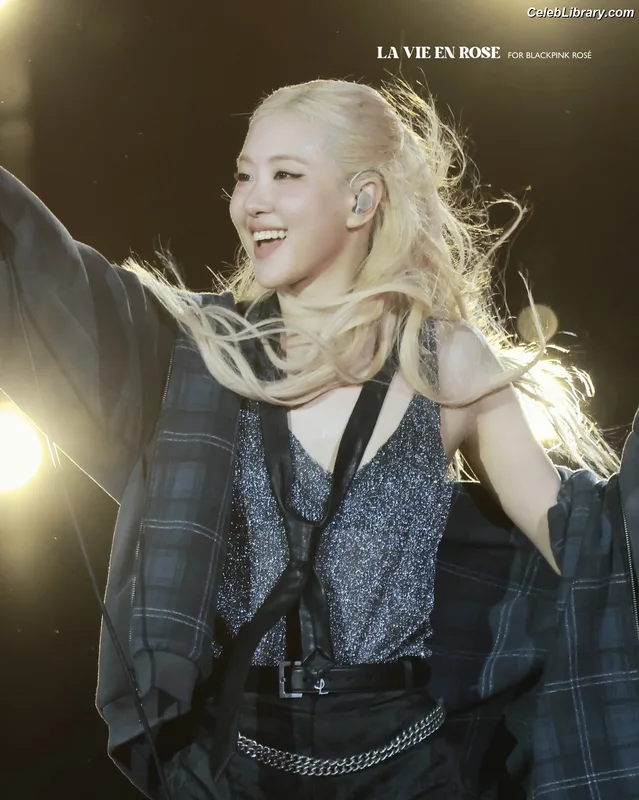Rosé (BLACKPINK) photo 21 of 4338