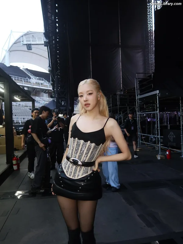 Rosé (BLACKPINK) photo 7 of 4338