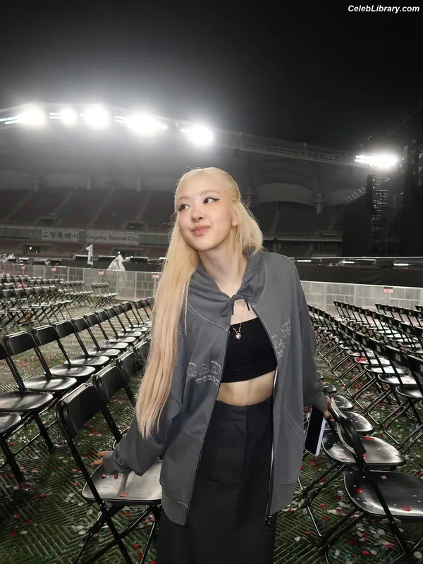 Rosé (BLACKPINK) photo 12 of 4338