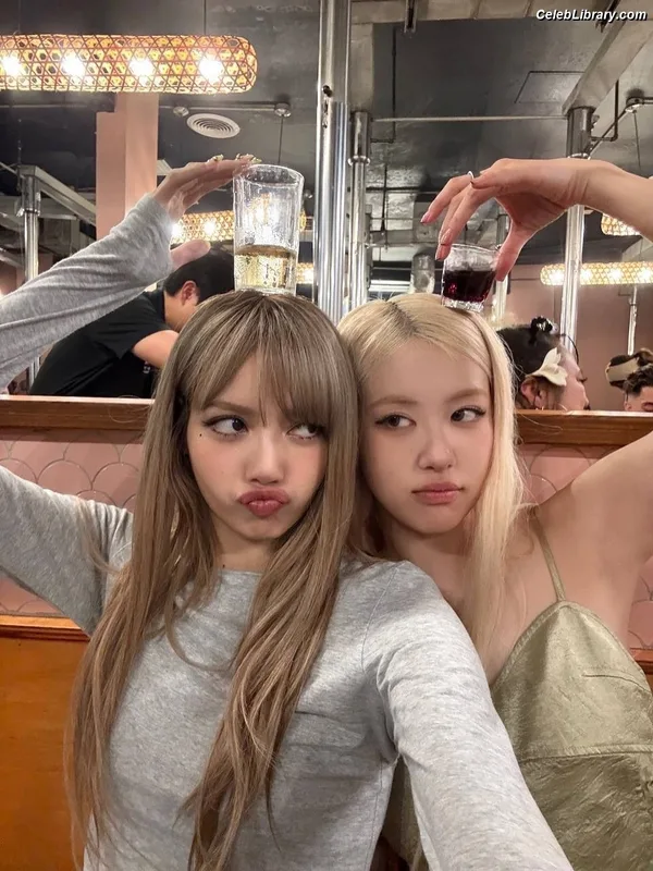 Rosé (BLACKPINK) photo 21 of 4338