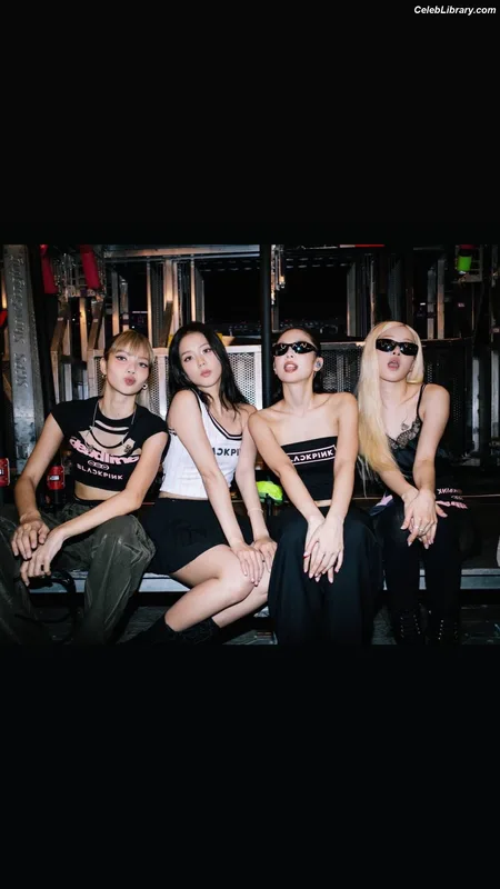 Rosé (BLACKPINK) photo 18 of 4338