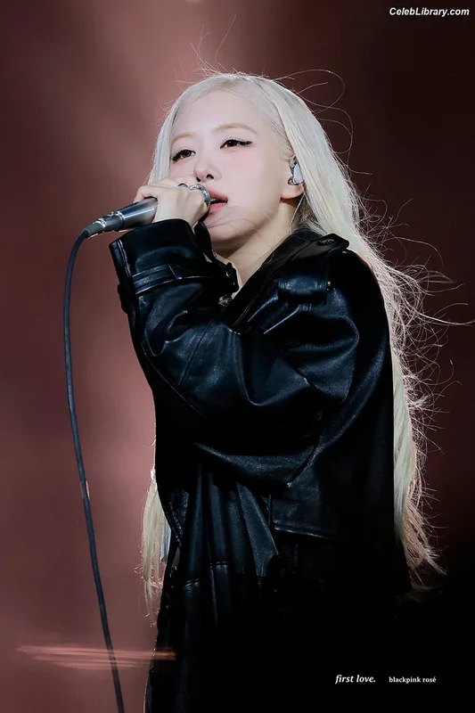 Rosé (BLACKPINK) photo 3 of 4338