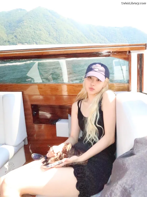 Rosé (BLACKPINK) photo 16 of 4338