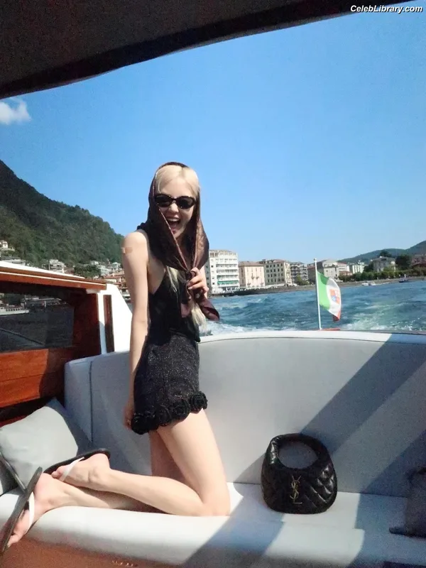 Rosé (BLACKPINK) photo 18 of 4338