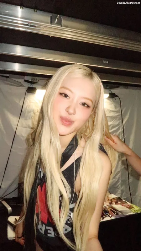 Rosé (BLACKPINK) photo 18 of 4338