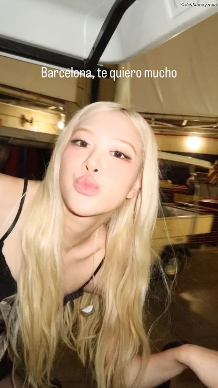 Rosé (BLACKPINK) photo 11 of 4338